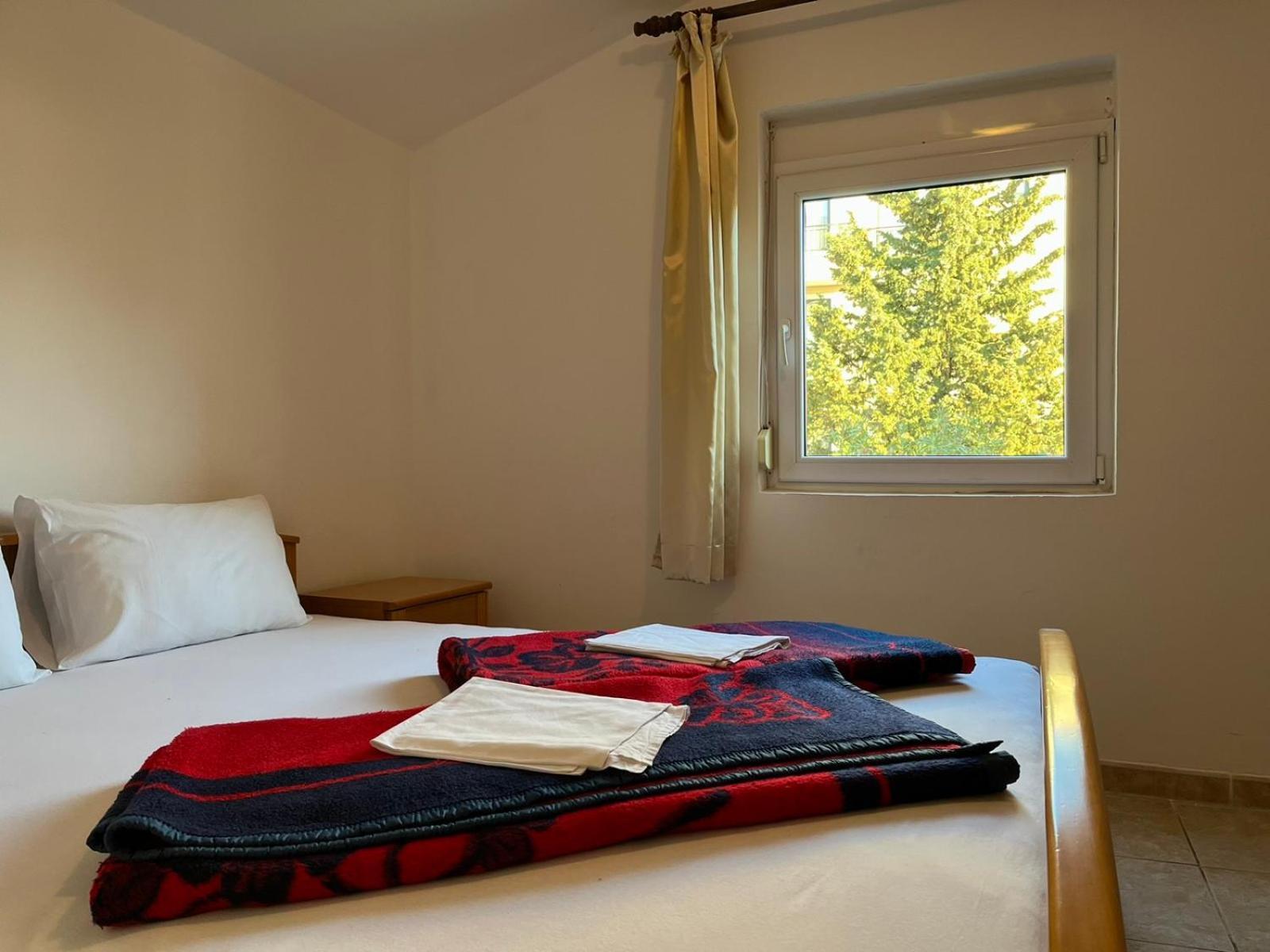 Apartments And Room Mv Petrovac Buitenkant foto