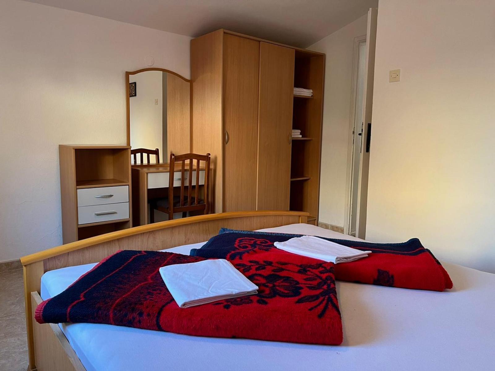 Apartments And Room Mv Petrovac Buitenkant foto