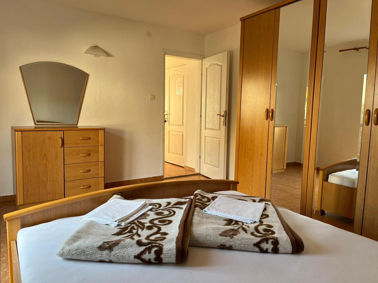 Apartments And Room Mv Petrovac Buitenkant foto